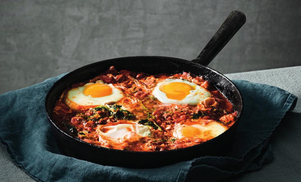 RECEPT 2 20 MIN 409kcal/port. Energi från: Fett 17g Kolhydrater 42g Protein 21g Spenatgryta med bakat ägg och vitlöksbröd Snabblagad allt-i-ett-rätt med krämigt ägg som är så god att doppa brödet i.