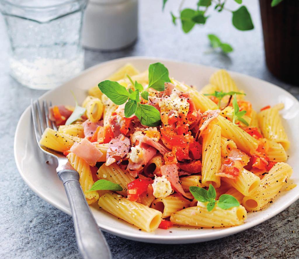 RECEPT 4 30 MIN 627kcal/port. Energi från: Fett 19g Kolhydrater 82g Protein 31g Faster Sofias skinkpasta God och enkel pasta med skinka och fetaost.