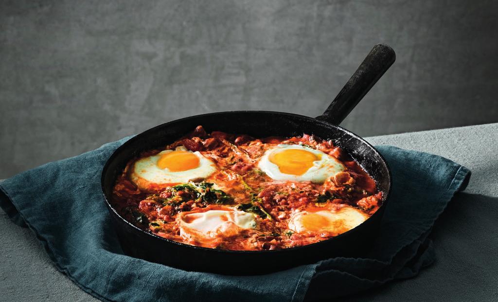 RECEPT 2 20 MIN 409kcal/port. Energi från: Fett 17g Kolhydrater 42g Protein 21g Spenatgryta med bakat ägg och vitlöksbröd Snabblagad allt-i-ett-rätt med krämigt ägg som är så god att doppa brödet i.