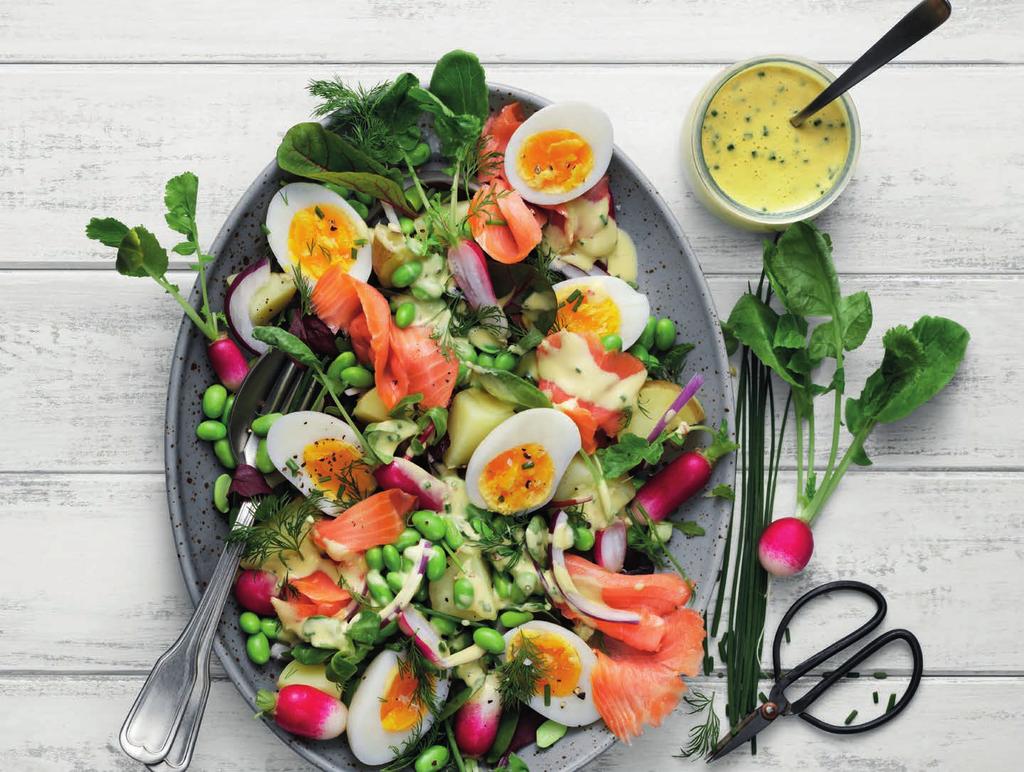 RECEPT 1 20 MIN 358kcal/port. Energi från: Fett 53% Kolhydrater 22% Protein 25% Lax- och äggsallad med gräslöksdressing Krämig sallad med potatis, ägg och lax.
