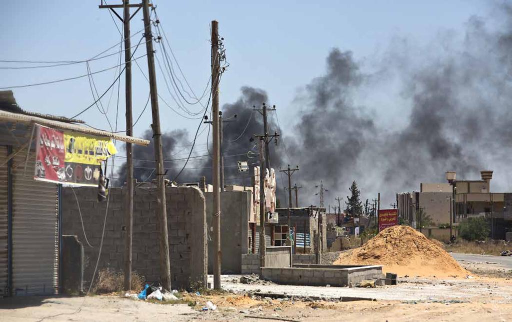 ARBETSLÖS. Musa Sowe väntar på jobb i ett gatuhörn i centrala Tripoli.