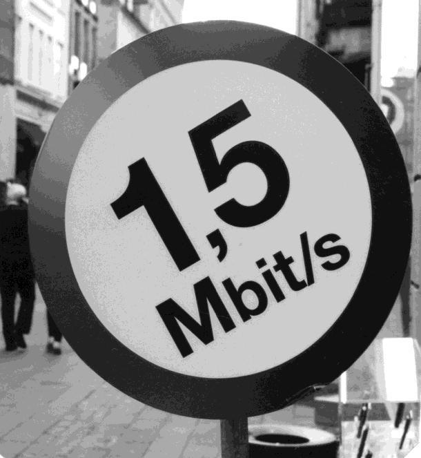 Skillnaden mellan analoga och digitala signaler (t.ex. spänningar) är att de digitala bara kan anta ett begränsat antal värden inom sitt område.