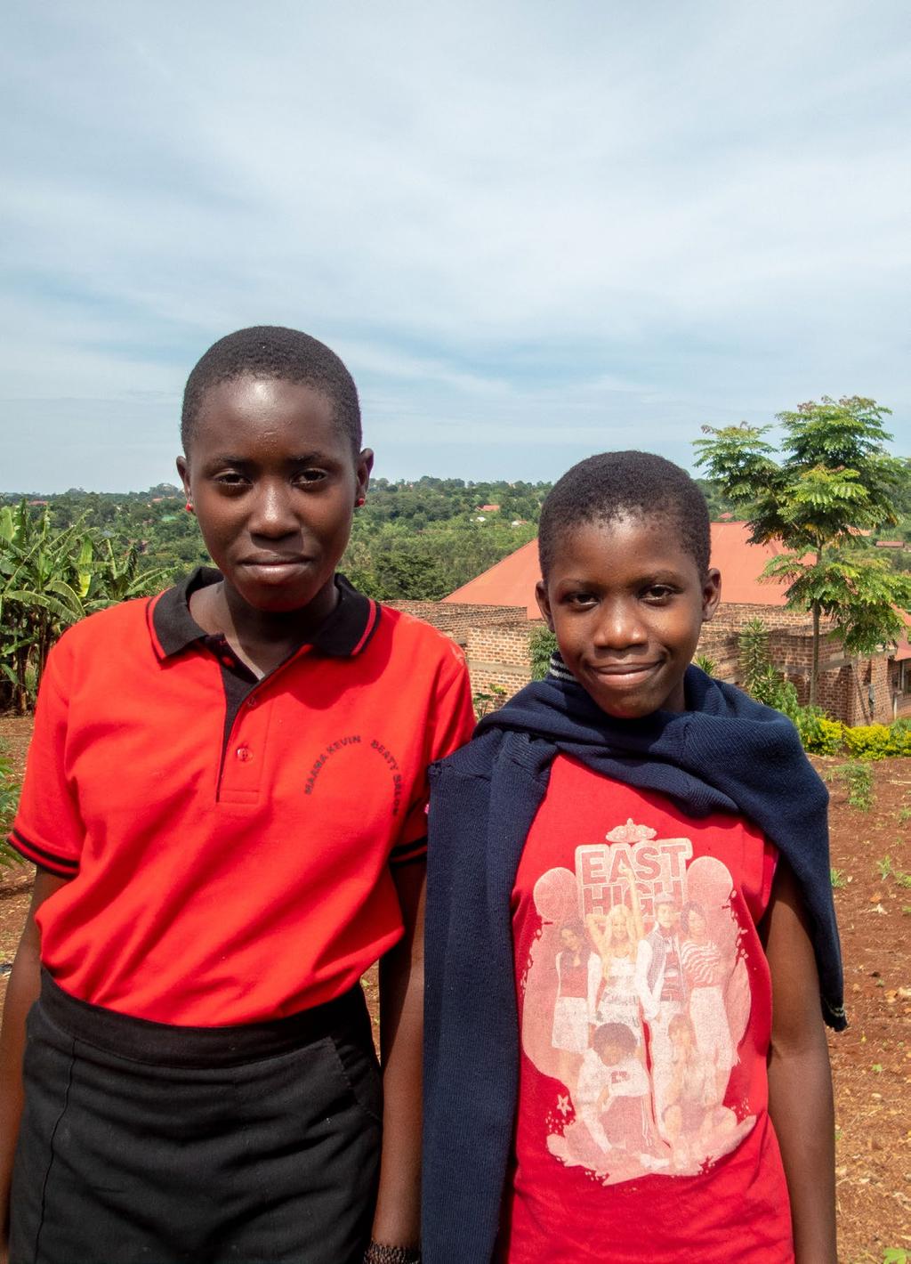 I staden Masaka i Uganda bor Julianah. Hon var bara tio år när hon tvingades sluta skolan och börja jobba.