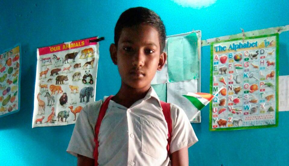 Muzzamil blev fabriksarbetare som 8-åring Muzzamil är tolv år och bor i Guwahati i nordöstra Indien.