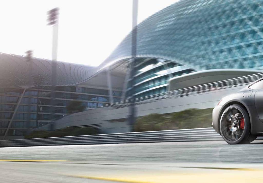 22 Flyttar gränserna Det är inte bara motoreffekten som utmärker en äkta sportbil, utan summan av alla tekniska finesser. För kördynamik på absolut högsta nivå finns tillvalet AMG DYNAMIC PLUS-paket.