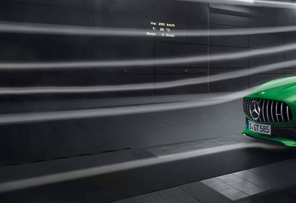 54 Aerodynamik Redan grundformen av en sportbil från Mercedes-AMG är dimensionerad för optimal aerodynamik.