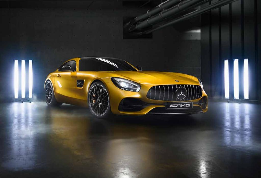 AMG Night Package Exteriör 59 Dra till dig uppmärksamhet med detaljer i högblankt svart, exempelvis frontläpp, fenor i luftintagen på sidorna, fenor i skärmarna,