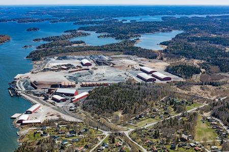 1 (47) RAPPORT Ny Farled till Hargshamn Rapport från simulering av förstärkt farledsutmärkning och större