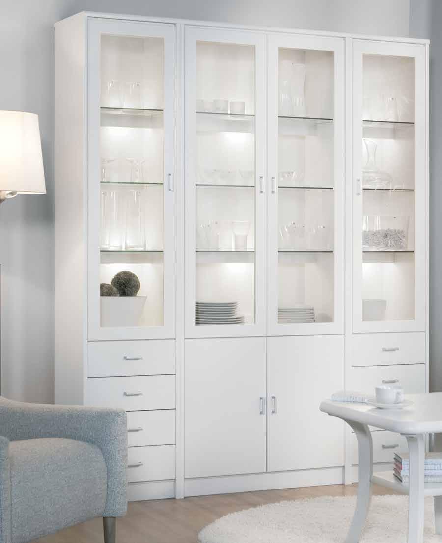 VITRINSKÅP / VITRIINIT / DISPLAY CASES VITRINSKÅP FIN FÖRVARING T68 1 x XAM 011 1 x UOM 209 1 x LKKK 226 1 x KA 310 Bredd 80 cm Höjd 176 cm T31 1 x XAOK 001