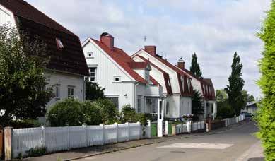 kv Flugan kv Knäpparen kv Ollonborren kv Klockaren kv Organisten kv Myggan kv Fjärilen kv Humlan kv Getingen SUNDBÄRG TOG HÄNSYN TILL PLATSENS FÖRUTSÄTTNINGAR Till vänster: De brutna sadeltaken