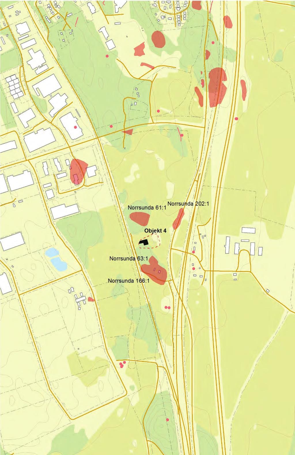 Figur 2. Förundersökningsområdet markerat med en svart polygon och boplatsen Objekt 4 markerad med en streckad röd linje. Omgivande fornlämningar är markerade med röda punkter och polygoner.