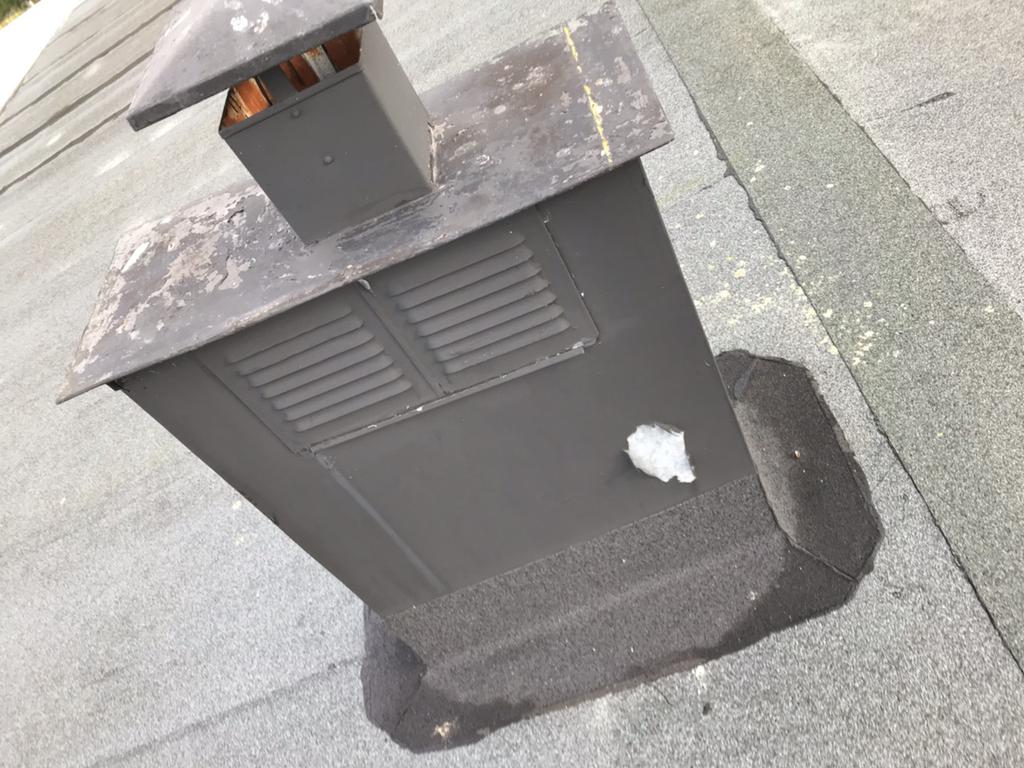 Tak Underhåll av plåtdetaljer eftersatt.