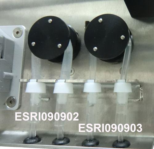 Underhåll Byte till ny slang: Pump A ESRI090902 Ø 5 x 7 mm Pump B ESRI090903 Ø 2,5 x 4,5 mm Pumparna nås enklast genom den undre skåpsdelen. 1.