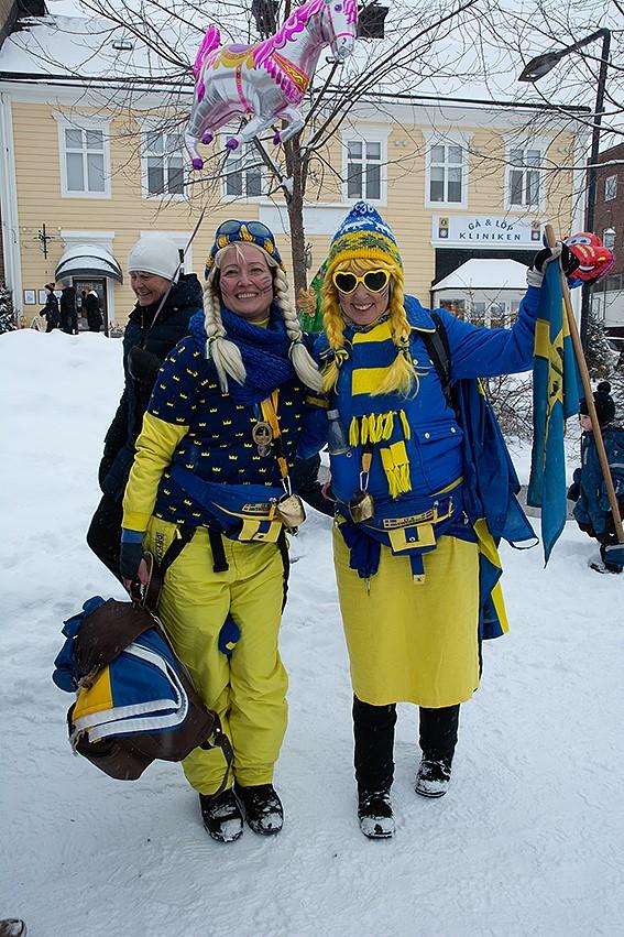 Här är några av bilderna jag har tagit Människor i grupp På första bilden ser vi några unga tappra vintersportare som