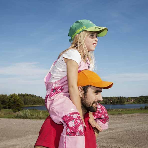 Vi är lokalt kundägda och långsiktiga. Och närmare våra kunder. Länsförsäkringars idé bygger på övertygelsen att det affärsmässiga ansvaret ska hanteras så nära kunden som möjligt.