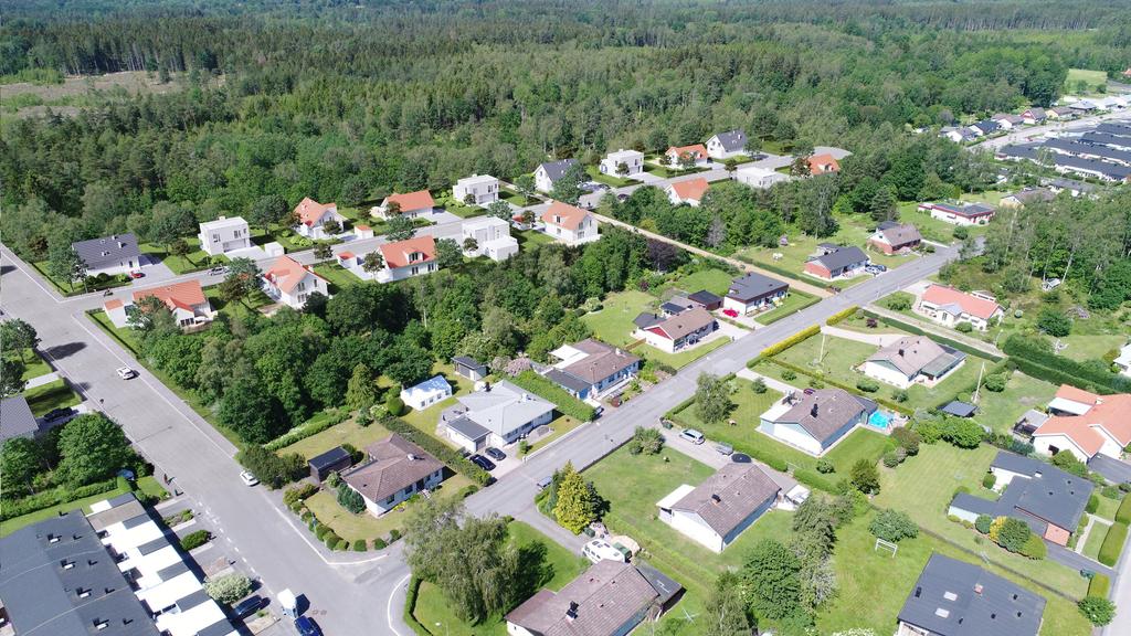hörnan. Lövängsvägen löper högerut i bilden.