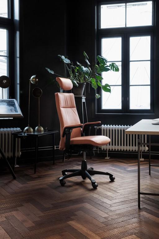 Dessa innovativa tyger är självbärande, vilket ger nya möjligheter inom såväl produktdesign som den viktiga delen i sittupplevelsen.
