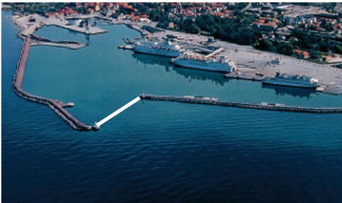 Visby hamn 57 39 N, 18 N 17 O 73, 731 Insegling För fritidsbåtar utrustade med radiopejl kan angöring vid nedsatt sikt underlättas av radiofyrarna Salthamn och Visby.