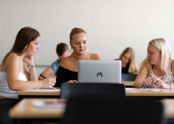 poängplan Samhällsvetenskap gymnasiegemensamt 1150 Engelska 5 100 Engelska 6 100 Historia 1b 100 Idrott och hälsa 1 100 Matematik 1b 100 Matematik 2b 100 Naturkunskap 1b 100 Religionskunskap 1 50