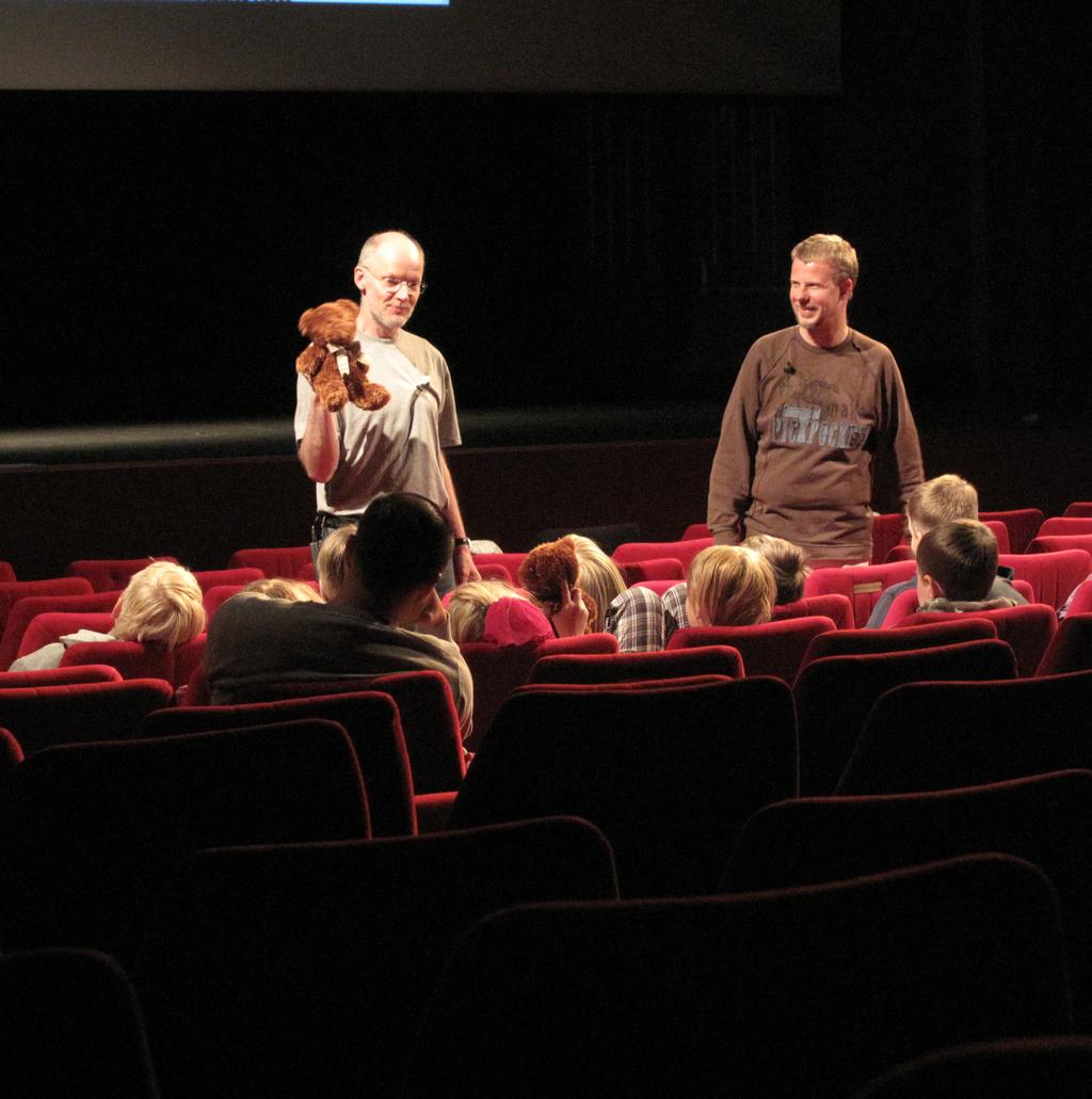 Vad är skolbio? FILMERNA VISAS PÅ BIOGRAF UNDER SKOLTID Biografen är en plats som är särskilt anpassad för filmvisning, där du får bästa möjliga förutsättningar för en kvalitativ upplevelse.