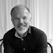 Här berättar de mer om sina tankar bakom husen. I arbetet med detta projekt har vi inspirerats av de sakliga och välgjorda hus som finns i nästan direkt anslutning till tävlingstomten.