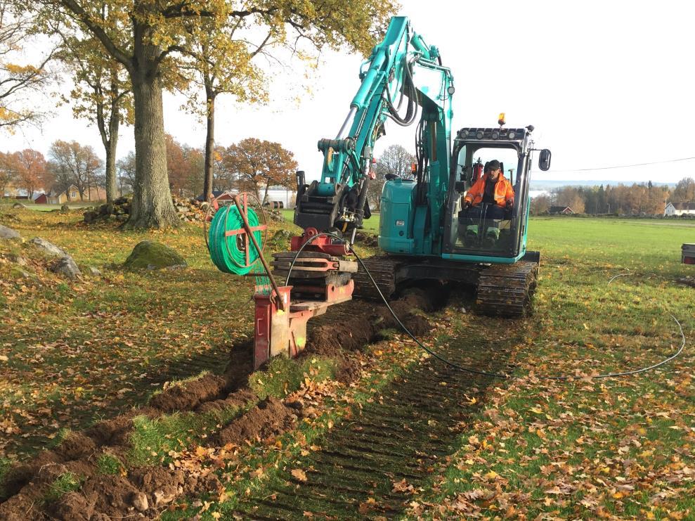 Installation av fiber i en fastighet Entreprenadarbetet Vid förläggning av matarslangar kommer en bandmaskin