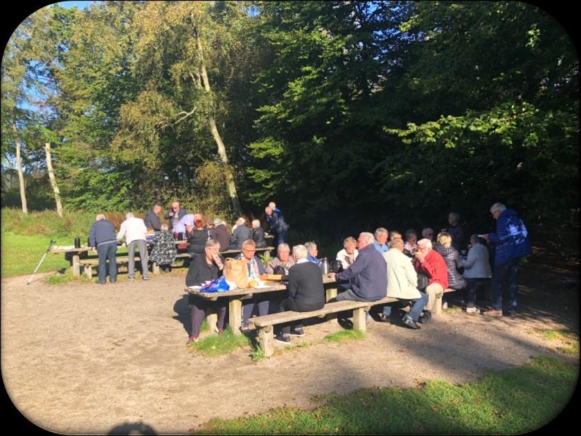 Øksø, hvor vi fik formiddagskaffe med rundstykker og kage. MALMÖ TB Några minnesanteckningar av Sven Rosborn Så var det dags med TB:s vårutfärd våren 2019.