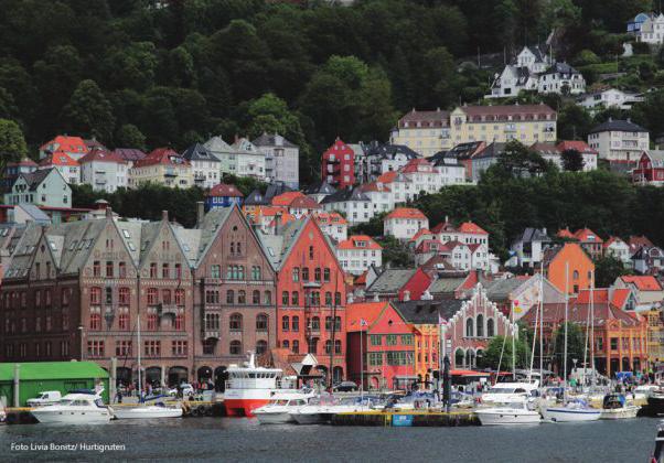 De förrådshus som står på träpålar är lika vackra som kungabostaden Stiftsgården med sin rokokostil, den största träbyggnaden i Norge och bostad för kungafamiljen när de besöker Trondheim.