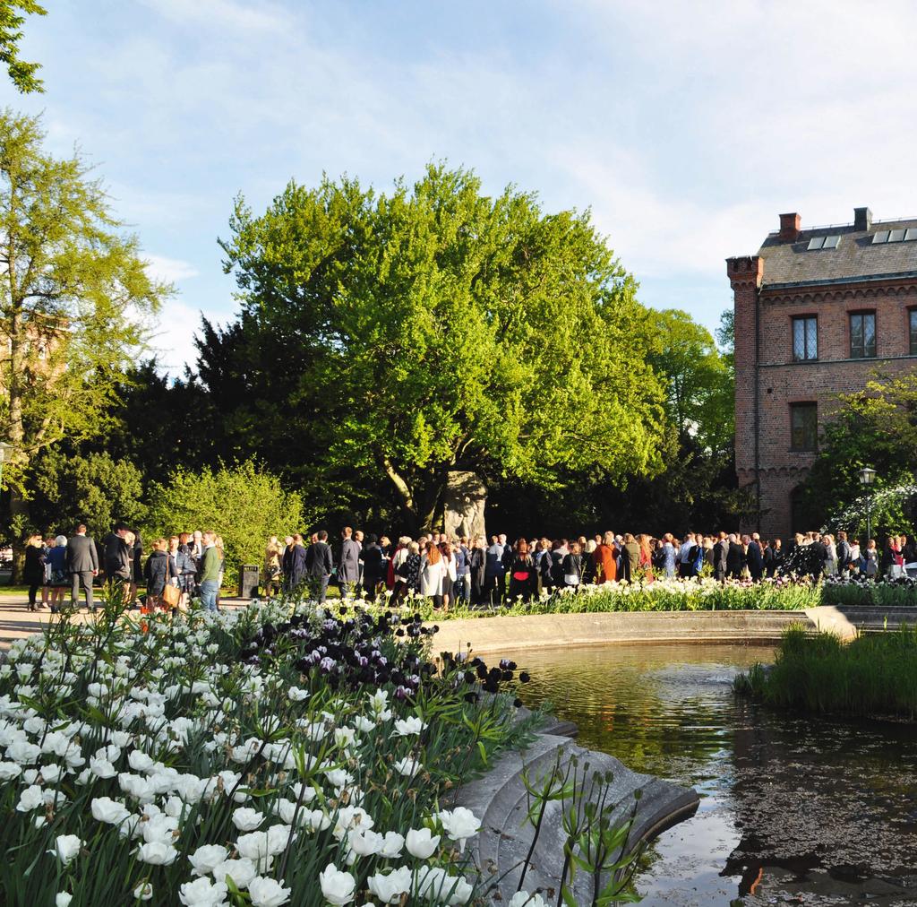 Referat leg fysioterapeut vid Skånes universitetssjukhus, är en efterfrågad föreläsare och författare till en lärobok i ämnet.