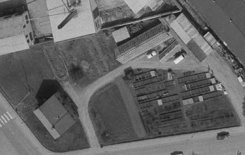 Kv. Hyvlaren, Vårgårda kommun Kompletterande miljöteknisk undersökning Rapport 181206 Enligt Räddningstjänsten skall det ha förekommit brandövningar på den västra sidan av byggnaden.