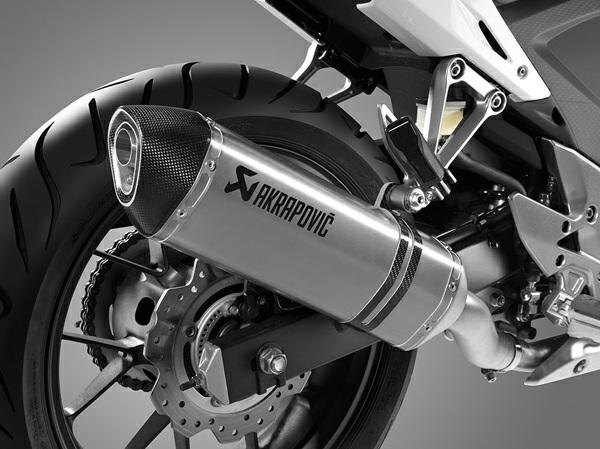 08F85MGZJ01 1 197 kr AVGASSYSTEM Slip-On Acrapovic Slip-On i rostfritt stål med ändkåpa i kolfiber.