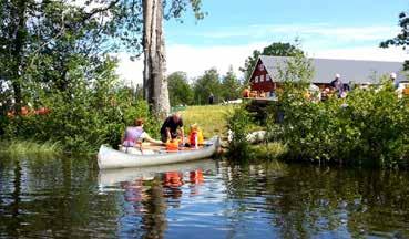 Vi får lära oss att använda kniv och yxa, slå knopar och göra surrningar. Varje sommar åker vi på läger där vi får använda det vi lärt oss under de vanliga scoutkvällarna.