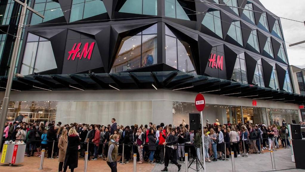 H&M Kan mode vara schysst? Även om det inom textilindustrin ﬁnns många stora utmaningar, är vi övertygade om att det går att göra mode schysst.