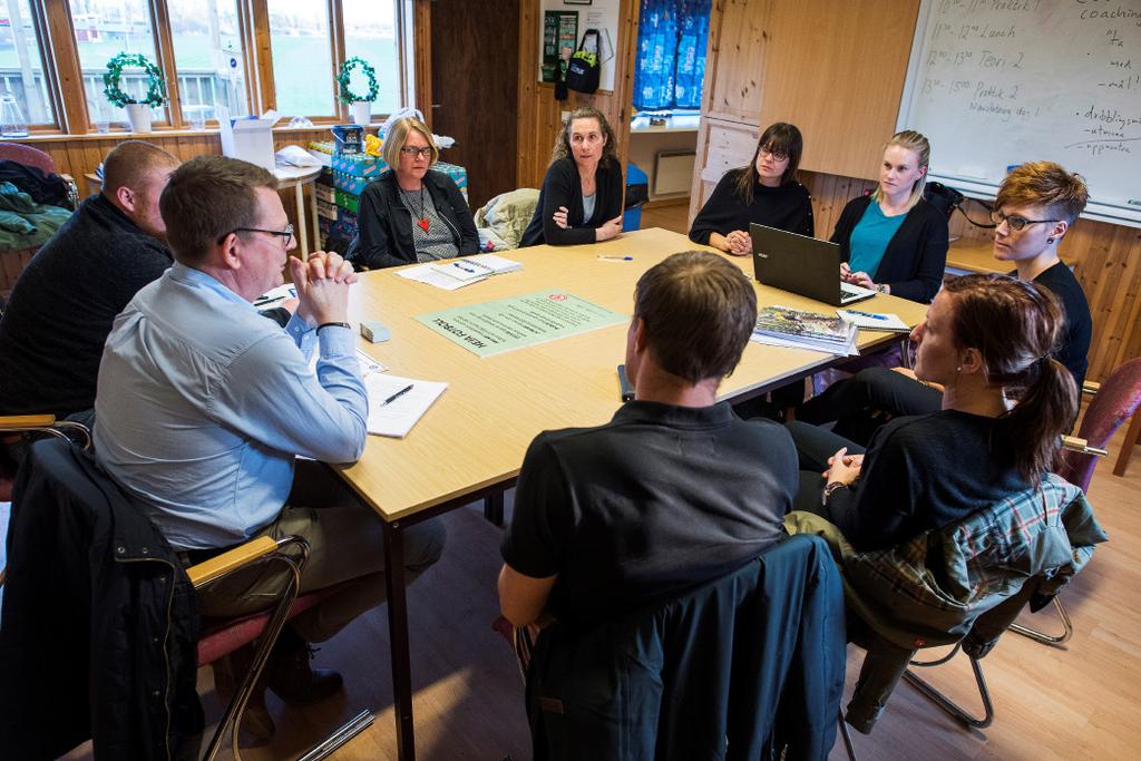 Den moderna föreningen Den moderna föreningen engagerar Häng med på resan mot framtidens idrott - fler ska göra mindre! Hur ska föreningen lyckas med sin utvecklingsresa?