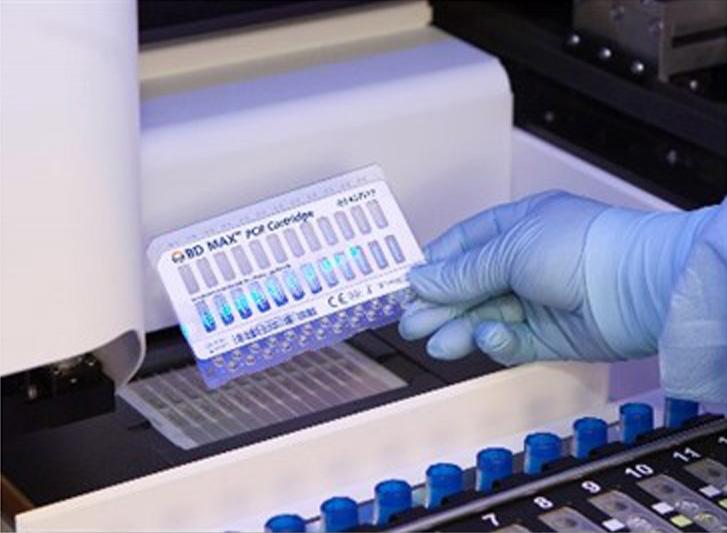 Välj rätt lotnummer för kitet (finns på ytterkartongen till BD MAX Enteric Viral Panel-NR) samt lotnumret för BD MAX Enteric Viral Panel-NR-mastermixen i rullgardinsmenyn. 12.