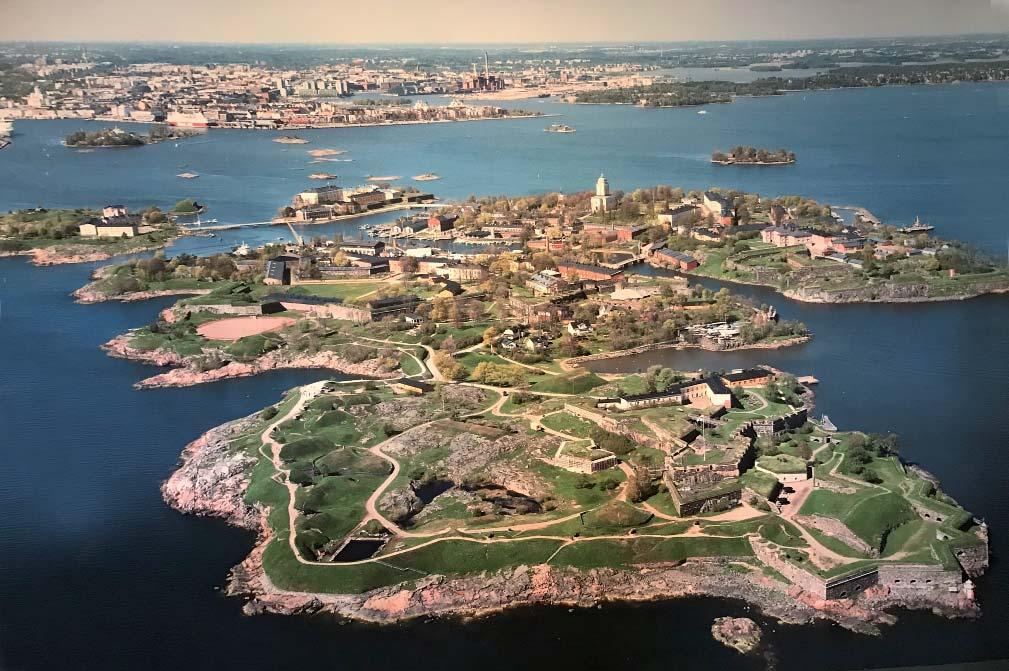 Sveaborg fattar flera öar vid inloppet till Helsingfors, och kallas även Nordens Gibraltar. Sveaborg började byggas 1748 då Finland var en del av Sverige.