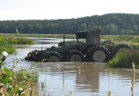 föreligger. En flytande grävare anlägger häckningsöar och sanerar sjön från fräst vegetation. Rotorkultivatorn är en s.k. AM-Trac som kan fräsa bort näckrosorna och nate från botten på sjön.