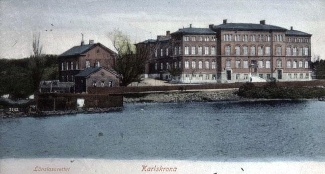 byggdes det sedan ett lasarett som invigdes 1891. År 1922 stod det nya lasarettet vid Bergåsa färdigt och det gamla lasarettet byggdes om till skola (Tullskolan) vilken invigdes år 1924.