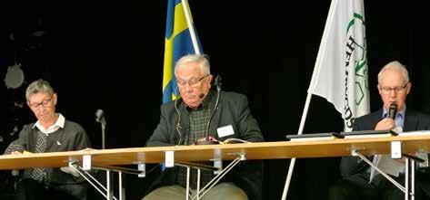 På bilden ses Bo Björklund med sin bok Göta Älvdalen, Berättelser och bilder och Bernt Johansson, som tillsammans med Bo skapar ordning och reda i Skepplanda