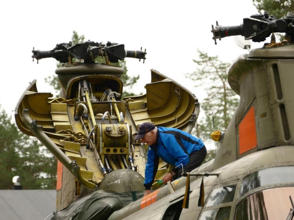 Längd 25,5 m, Flygkroppslängd 13,66 m, Rotordiameter 15,24 m, Vikter: Tom 4