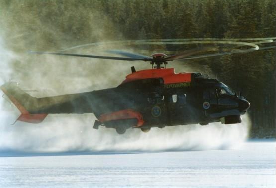 Hkp 10, AS332 Super Puma I mitten av 80-talet ville Flygvapnet ersätta sina HKP 4 Vertol 107A som använtes av flygräddningsgrupperna på flygflottiljerna för regional militär flygräddning FRÄD.