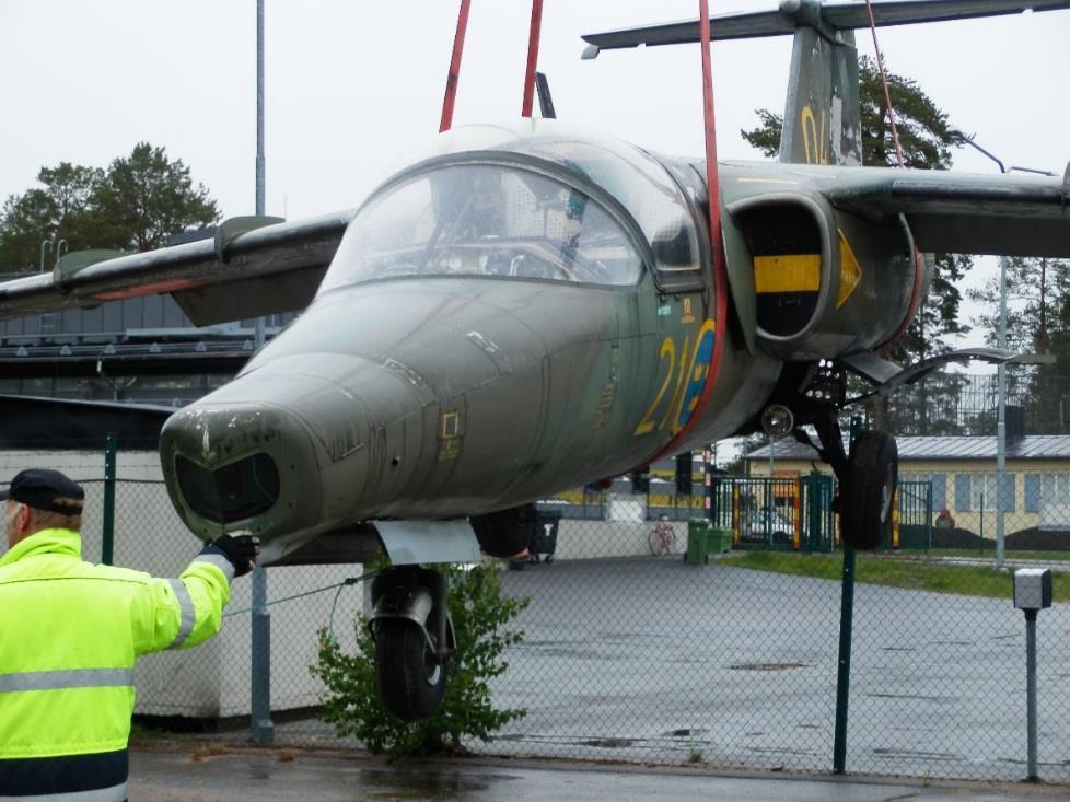 Besättning: 2 (SK 60A/B/C), 4 (SK 60D/E) Ett par foton på vår SK 60C 60004 när den var ute på Flygmuseets gård och