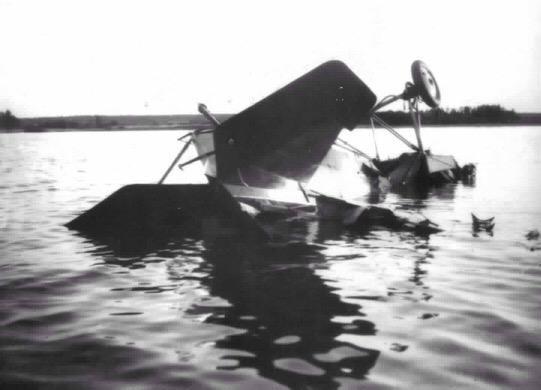 Vid andra världskrigets utbrott fanns 36 st flygplan kvar och dessa fick tjänstgöra tills tillräckligt många Saab 17 kunde levereras 1943.