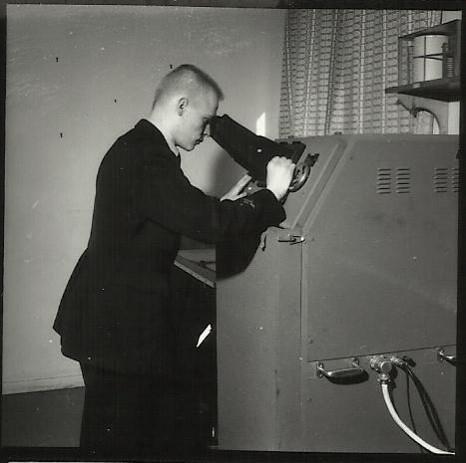Foton ur Flygmuseets fotoarkiv från sommaren 1960 på Avd 2 F 21 (Väderavdelningen).