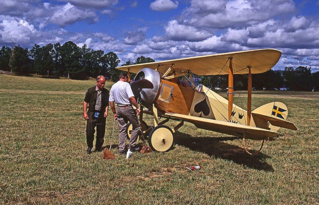Gösta von Porat gjorde en äventyrlig flygning med nödlandning på Västgötaslätten.