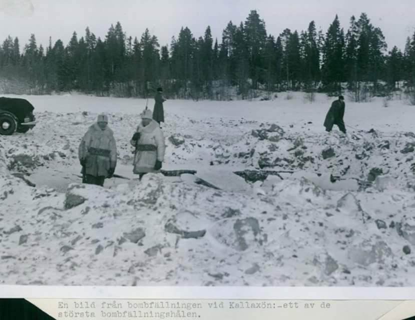 Bilden nedan är från ryssarnas bombfällning vid Kallaxön 14 januari 1940 och visar ett av de större hålet från bombdetonationerna.