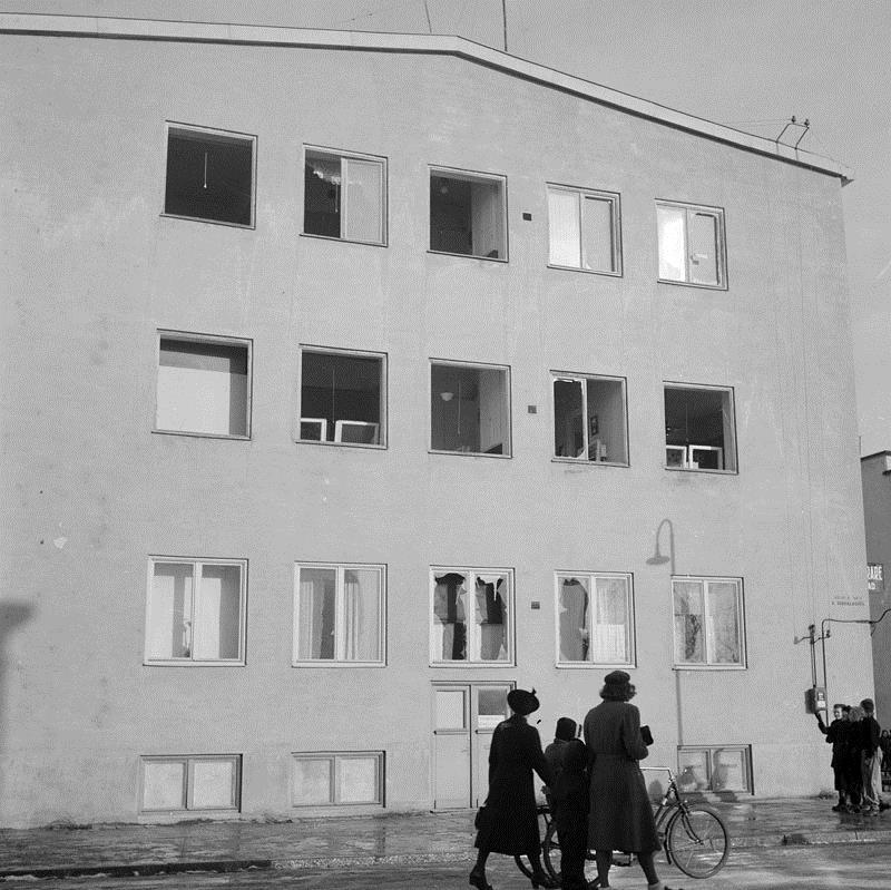 Kvällen och natten 22 23 februari 1944 bombades flera platser i östra Sverige av sovjetiskt flyg. Bomber fälldes bland annat på Blidö, vid Järla och vid Eriksdal i södra Stockholm och kring Strängnäs.