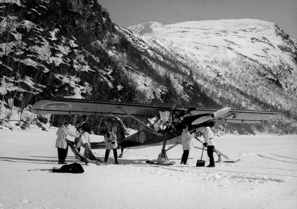 Det här en riktigt fin fjällbild på en S 14 Storch från F 21 som jag har fått av Rune Malmberg. En flygtekniker berättar om en märklig händelse som kan ha berott på slotsen på vingarna.