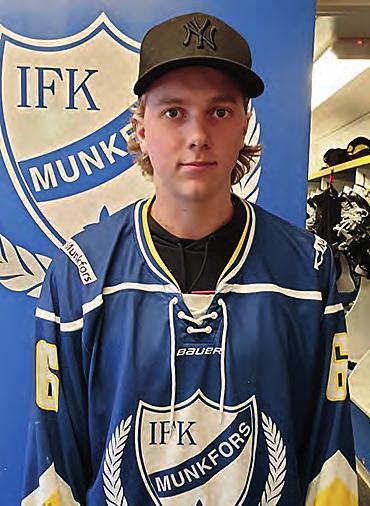 SPORT SPORT SPORT SPORT Ishockey Augustsson till Munkfors! Han har öst in poäng på juniornivå, imponerat i division 2 och provat på divison 1-spel.