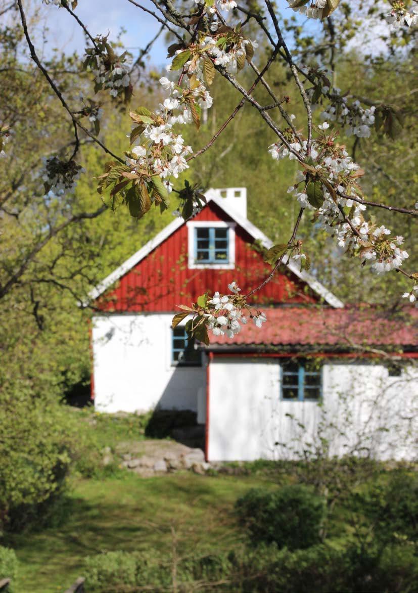 Siffror & kalla fakta: Byggnadstyp: Skånelänga med två sovloft och gästdel. Fristående förråd. Byggnadsår/renoveringsår: Troligen uppförd i mitten av 1800-talet. Tillbyggd på 1960-talet.